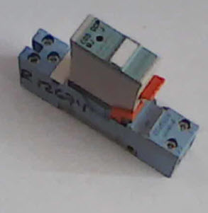 Relé de estado sólido CSS DC-P 5-32vdc max 2A c/zócalo 10A