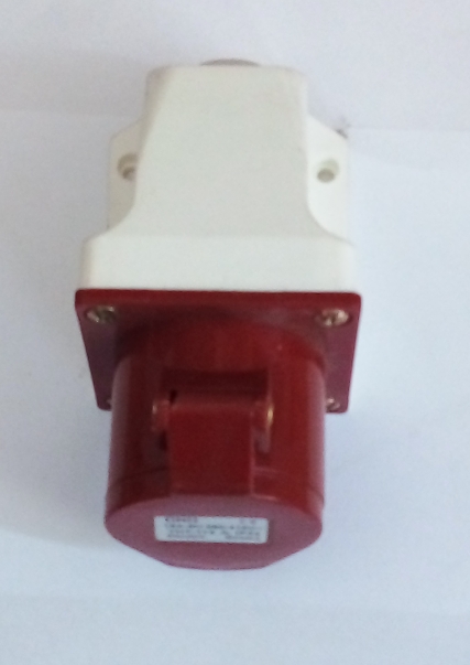 Toma T/clavija sob. CNC 16A 3P+T