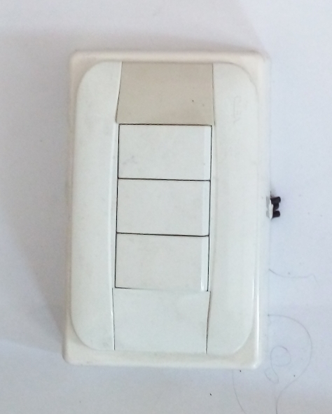 Interruptor empotrar con caja Veto triple